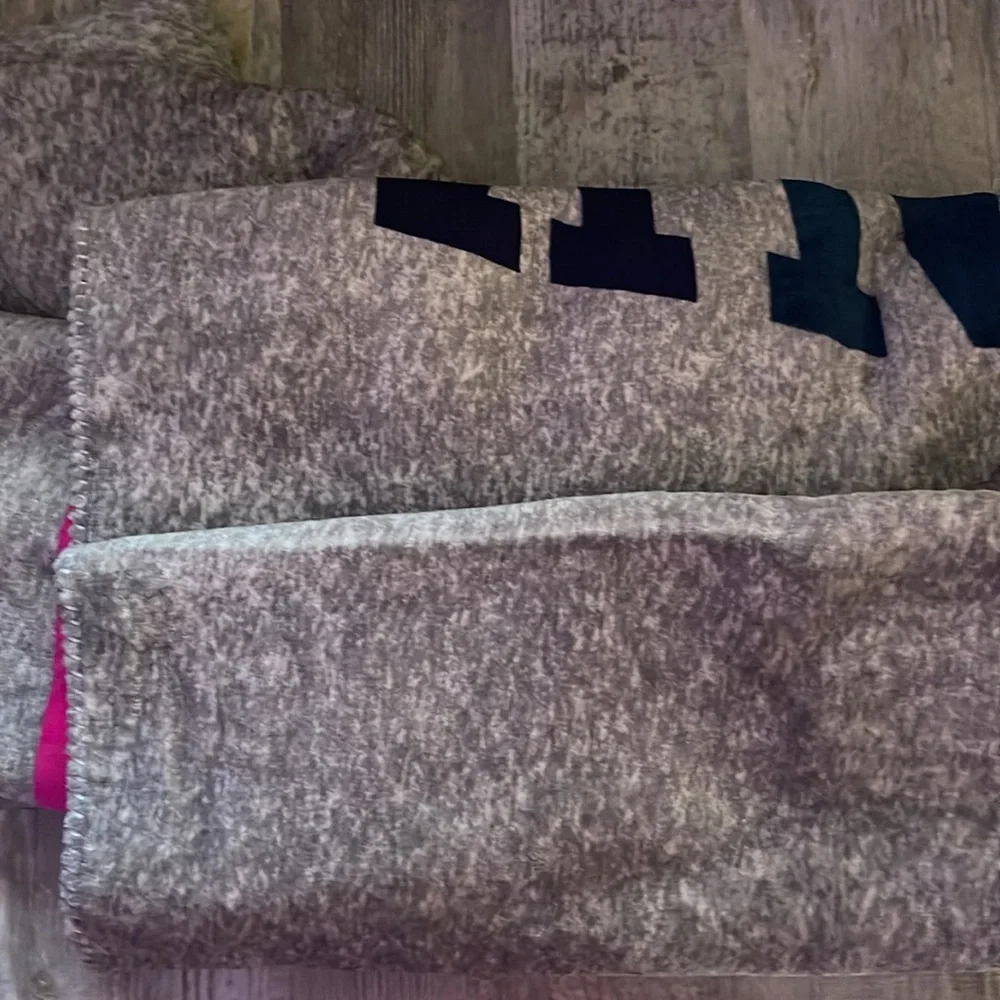 PINK Victoria’s Secret NWOT Multicolor LOVE PINK Lettering Sherpa 60x72